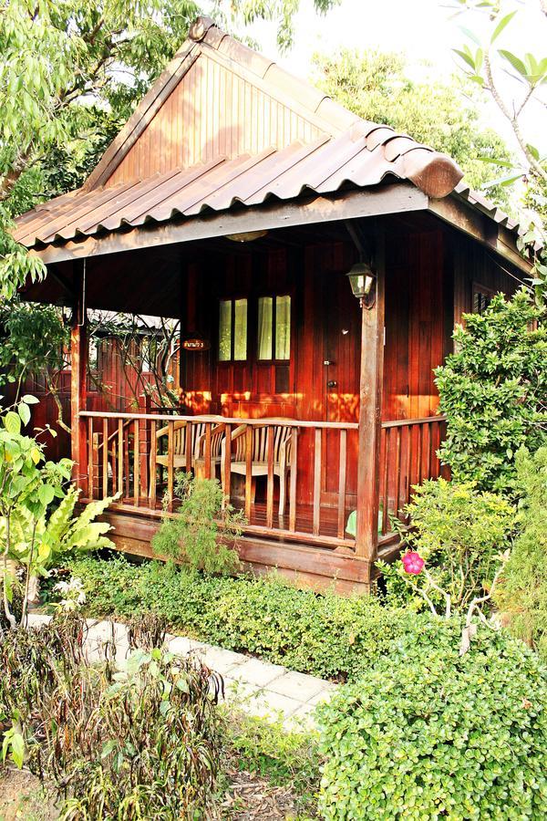 Baansuan Lychee Maeklong Ampawa Resort